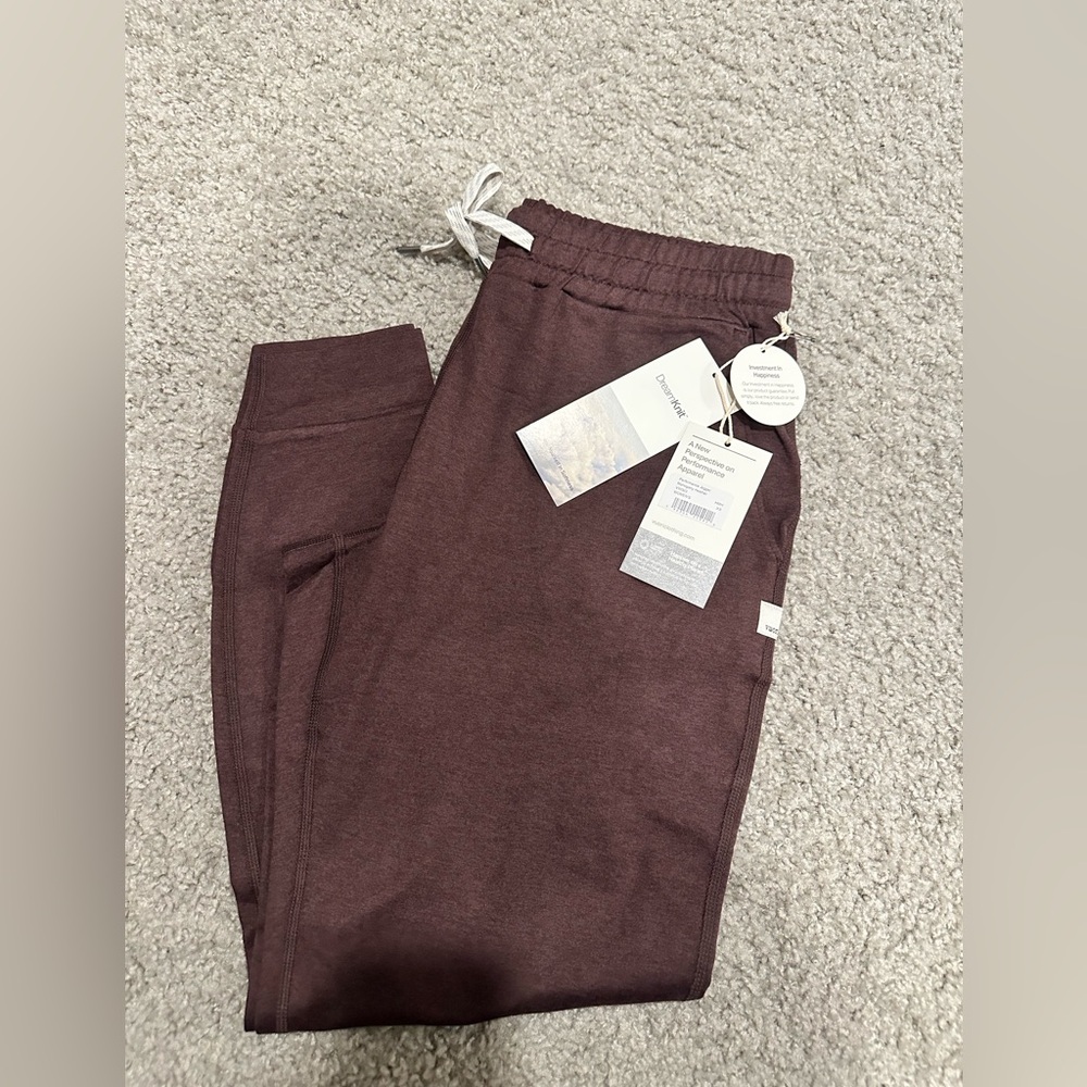 Vuori Dream Knit Performance Jogger Mohagany Heather size XS. NEW.